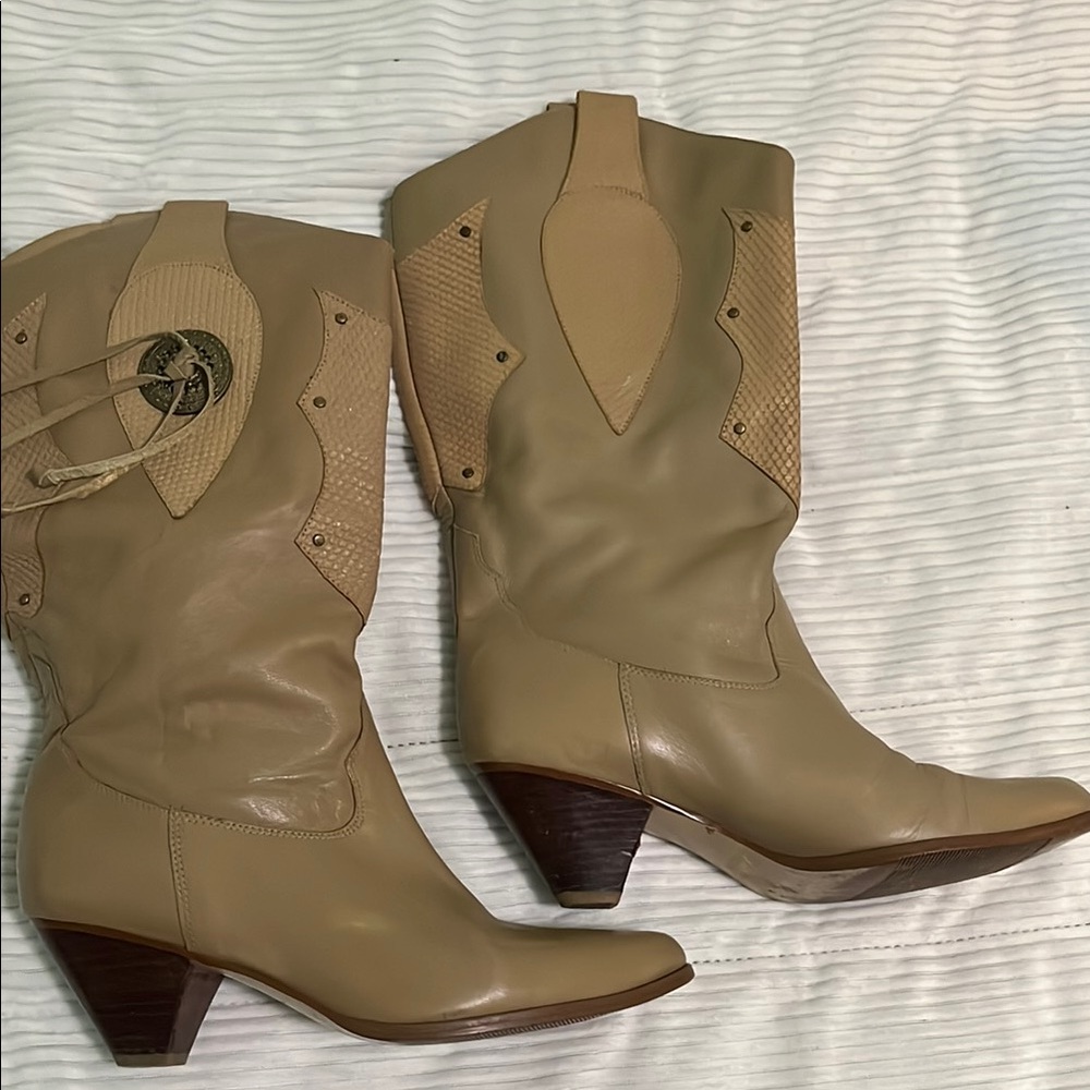 Tan Heeled Boots with Classic Western Style